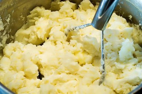 Картофель-пюре домашнего приготовления с добавлением молока и маргарина