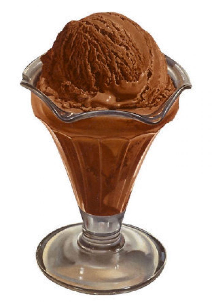 Легкое мягкое мороженое, смешанное с конфетами из молочного шоколада