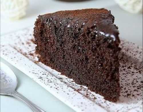 Шоколадный пирог, приготовленный по рецепту без глазури