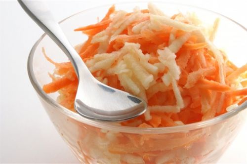 Салат из сырой моркови м яблоками