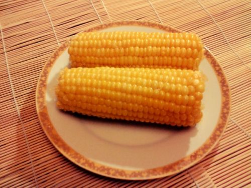 Сладкая кукуруза, желтая, вареная, с солью