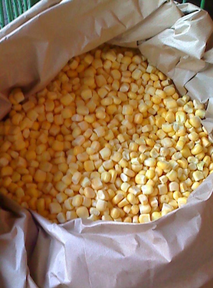 Кукуруза сладкая, белая, замороженная, зерна на стержне, неприготовленная