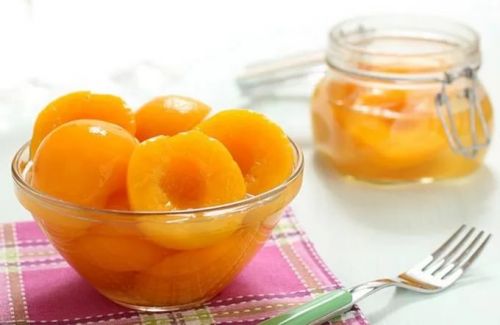 Персики, консервированные в экстра-насыщенном сахарном сиропе