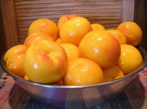 Персики, консервированные в экстра-легком сахарном сиропе