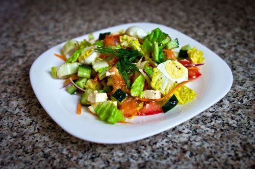 Зеленый Салат с Яйцом, Помидорами, и / или Морковью