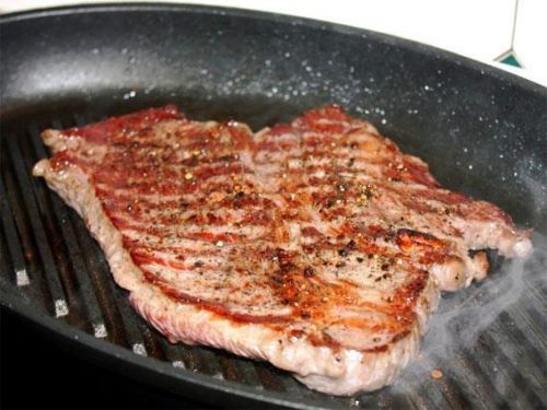 Свинина, стейк из окорока, без костей, мясо с жиром, жареная