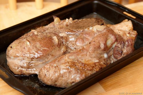 Свинина, свежая, верхняя часть филе , без костей, отдельно мясо и жир, тушеная
