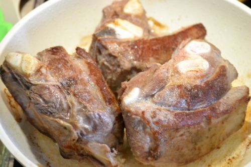 Говядина сортовая, плоская часть грудинки, мясо с жиром убранным до уровня 0", тушеное