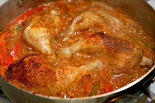 Курица, бройлеры или цыплята, окорочка, только мясо, приготовленное, тушеное