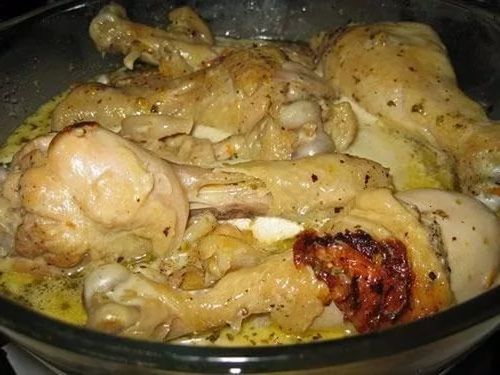 Курица, бройлеры или цыплята, бедра, мясо, кожа, приготовленные, тушеные