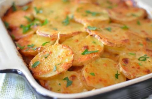 Картофель кружочками с добавлением масла, домашнего приготовления