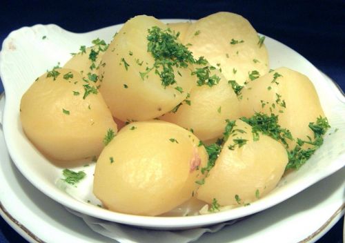 Картофель вареный без кожуры с солью