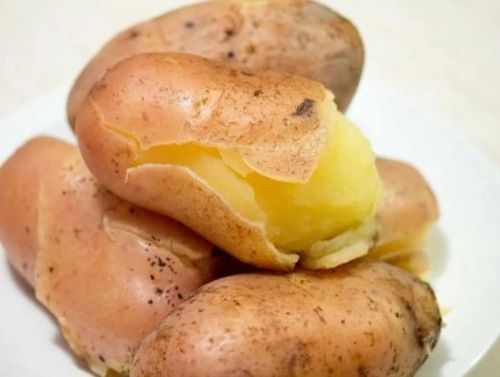 Картофель в мундире, вареный, кожура, без доббавления соли
